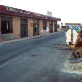 Un bar chiuso e abbandonato in strada della Marina