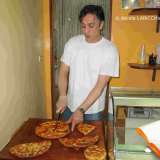 Focaccia barese al pomodoro del panificio Santa Rita di Bari vecchia (Foto di Nicola LARICCHIA)