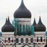  Cattedrale ortodossa di Aleksandr Nevskij che domina la collina di Toompea