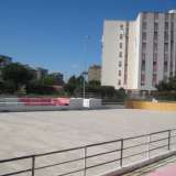 La pista di pattinaggio, nella parte bassa del parco, dove si tengono i corsi pomeridiani di pattinaggio e hockey