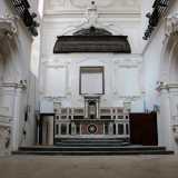 L'interno della chiesa completamente vuoto, privo di dipinti e posti a sedere