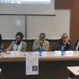 L'evento si svolge sotto lo sguardo curioso degli studenti