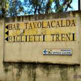 Bari Policlinico, indicazioni per la stazione poste subito all'ingresso dell'autosilo del Policlinico,in prossimit� delle casse. 