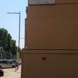Un altro simbolo dell'amore in via Guido de Ruggero, traversa di viale della Repubblica