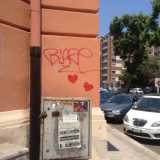 Due cuori rossi in viale della Repubblica