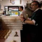 Accanto si trova �Il Fornaccio�, storica pizzeria presente qui dagli anni 70. Entriamo un attimo e scambiamo due parole con Francesco, il proprietario, che ci dice di aver sub�to in pochi giorni due rapine a mano a armata