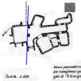 Rilievo planimetrico dell'ipogeo. La linea blu indica il livello della strada