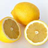 Anche il limone � in realt� un ibrido. Deriva da un incrocio tra cedro e arancio amaro