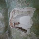 Nicchia di destra, sparite le statue