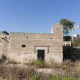 Perch� Nicola vive da due anni in un casolare di campagna abbandonato di Noicattaro, di propriet� delle Ferrovie Sud Est e poco distante dalla stazione di Noicattaro 


