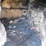 Interno del vano ripulito dai volontari del gruppo speleologico "Vespertilio" di Bari per "Puliamo il buio 2013".