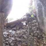 Ingresso a un vano del complesso ipogeo della Caravella, visto dall'interno.
