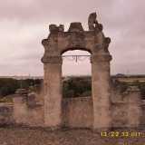 Masseria Carrara: la struttura del terrazzo che anticamente reggeva la campana, serviva a richiamare i contadini