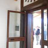 L'ingresso della casa di paglia