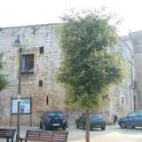 Una facciata del Castello di Loseto, in Piazza De Ruggiero.