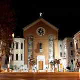 Alle porte del rione Madonnella si trova quello � il pi� antico edificio tra quelli oggetto di questo articolo: � la chiesa di Sant'Antonio, che sorge in via Beatillo, introdotta da una piccola piazza. Fu eretta nel 1839 sui resti di un convento seicentesco