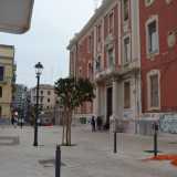 Come appare la piazza percorrendo via Cirillo da via Pisacane verso via dei Mille