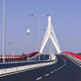 L'ultimo ponte costruito a Bari � quello �dell�asse nord-sud� inaugurato lo scorso 10 settembre: con i suoi  626 metri di lunghezza collega via Tatarella a via Nazariantz