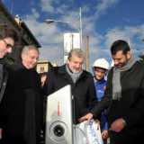 L'inaugurazione della prima colonnina Enel in Corso Cavour (18 gennaio 2013), presenti l'ex sindaco di Bari Michele Emiliano al centro, e alla sua sinistra il neo sindaco Antonio Decaro, all'epoca delegato per la Mobilit�