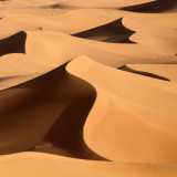 Le dune del Sahara fotografate da Lorenzo Scaraggi. In questo paesaggio, tre anni fa, � nata l'idea di un viaggio estremo a bordo di un vecchio camper
