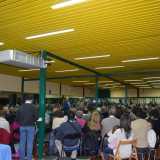 La sala � piena e inizia la conferenza