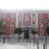 Lo storico convitto Cirillo: la scuola � sicuramente la costruzione pi� antica e imponente del quartiere, nonch� il pi� antico edificio scolastico della citt�, edificato nel 1771