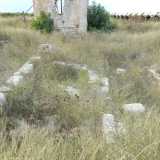 Questa infatti � un�area di altissima rilevanza archeologica, le cui stratificazioni storiche risalirebbero addirittura al VI-V secolo a.C. Gli scavi effettuati negli anni 70 portarono alla luce la pianta di una preesistente villa rustica romana di epoca imperiale (III sec. d.C.) e una ricchissima necropoli di epoca arcaico classica con oltre 400 tombe e preziosi corredi funerari