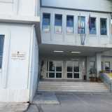 La scuola media Santomauro, nei cui interrati sono depositati i libri