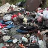 Campo rom del canalone: i rifiuti sono ancora l�
