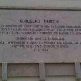 Targa commemorativa del 50esimo anniversario, presente sul muro della scuola dell'infanzia Marconi in via del Faro 6