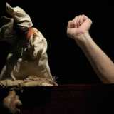 Il burattino di Pulcinella, protagonista di tutti gli spettacoli. E' una sorta di antieroe ribelle ma abbastanza ingenuo che si trova ad affrontare ostacoli come prepotenze, astuzie, tradimenti e delusioni d'amore 
