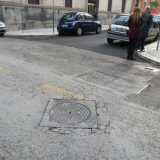 Tombino fogna all'incrocio tra via Filangeri e via Savoia, sempre intasato duranti i giorni di pioggia