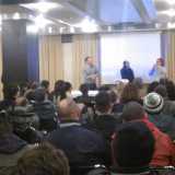 Un'altra fase di discussione dell'assemblea