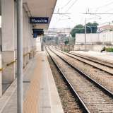 I binari della piccola stazione di Macchie