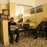 Il 77enne Andrea Lavermicocca ci racconta che va dal barbiere tutte le sere per leggere il giornale, ritrovare gli amici e aggiornarsi sugli ultimi pettegolezzi