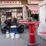 L'esterno dell'enoteca del rione Cecilia