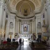L'interno della Chiesa del Ges�: un'unica ampia e luminosa sala di 30 metri per 18
