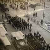 Ma tutto cambia con l�arrivo degli Alleati. Il 22 settembre del 1943 la 78� divisione di fanteria britannica entra a Bari: questa immagine ne documenta la marcia su corso Cavour all�altezza della Banca d�Italia