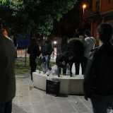 Uno dei primi botellon organizzati a Bari and� in scena l'1 aprile 2011 in via Pisacane, nella piazzetta di fronte alla chiesa di San Pasquale 