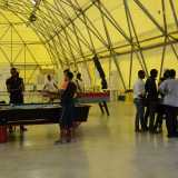 La mensa � usata anche come luogo di ritrovo per giocare a ping pong e biliardo