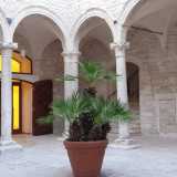 L'elegante cortile del Palazzo Sylos Cal�