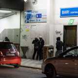 Abbiamo deciso di seguire per una notte questi �angeli� in divisa color arancio e ci dirigiamo con loro sull�estramurale Capruzzi, all�uscita del sottopassaggio della stazione