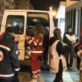 Stazione centrale di Bari, ore 10 di sera, da vari angoli spuntano uomini dimessi in cerca di qualcuno. Questo �qualcuno� � il supporto unit� di strada della Croce Rossa: trenta volontari che tre sere alla settimana portano bevande calde, dolci, indumenti pesanti e farmaci ai senzatetto della citt�