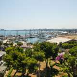 ...come nessuno potr� pi� godere della splendida vista del mare che si apre da un terrazzo non pi� curato: simbolo di quella vecchia gloria cittadina che era il Cto