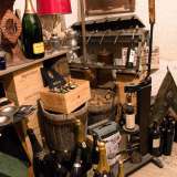 La piccola botte al centro della foto fungeva, negli anni 20, da unit� di misura per calcolare quanto vino si andava a caricare dalle cantine