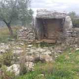 Il dolmen dei Paladini, che si trova a qualche chilometro di distanza in territorio di Corato, al confine con Bisceglie