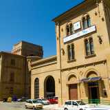 Attorno a questo padiglione sono presenti le uniche attivit� aperte permanentemente durante tutto l�anno, che rendono questa zona, dall�ingresso monumentale alla fontana centrale, l�unico spazio mai spento del quartiere fieristico