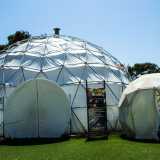 ...il rotondeggiante tendone del Planetario 