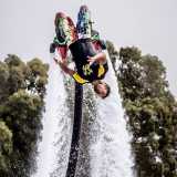 Un immagine ravvicinata dell'atleta che sta eseguendo il back flip