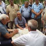 I pensionati riuniti a piazza Garibaldi